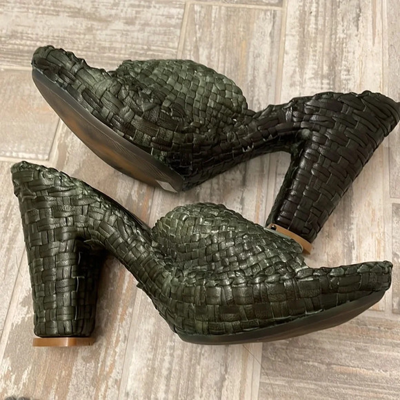 ANTHROPOLOGIE Paola Ferri green woven heels - Picture 6 of 8